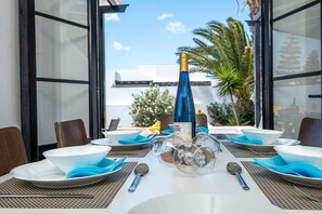 Dining - Villa Dulce Vista - 3 bedrooms, Heated Private Pool, with Mountain Views (Playa Blanca)