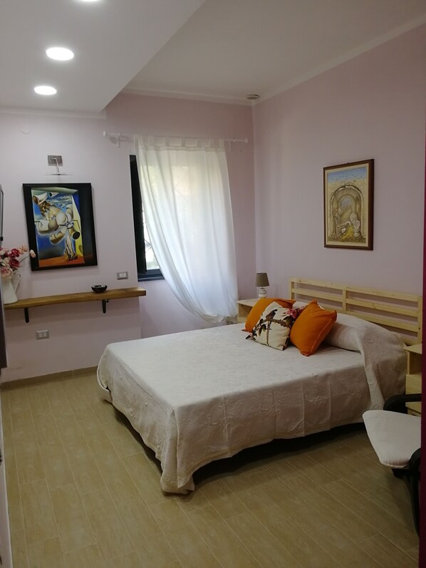 1 室のベッドルーム、アイロン / アイロン台、WiFi、ベッドシーツ