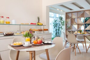 Free daily buffet breakfast - Nova Luar de Geribá (Búzios)