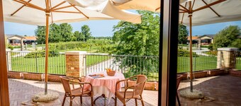 Airone - spacious apartment with large terrace close to reception area