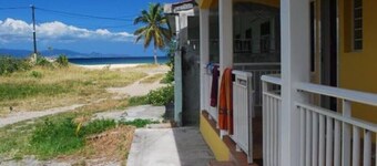 Spacious Villa, Beachfront Apartment