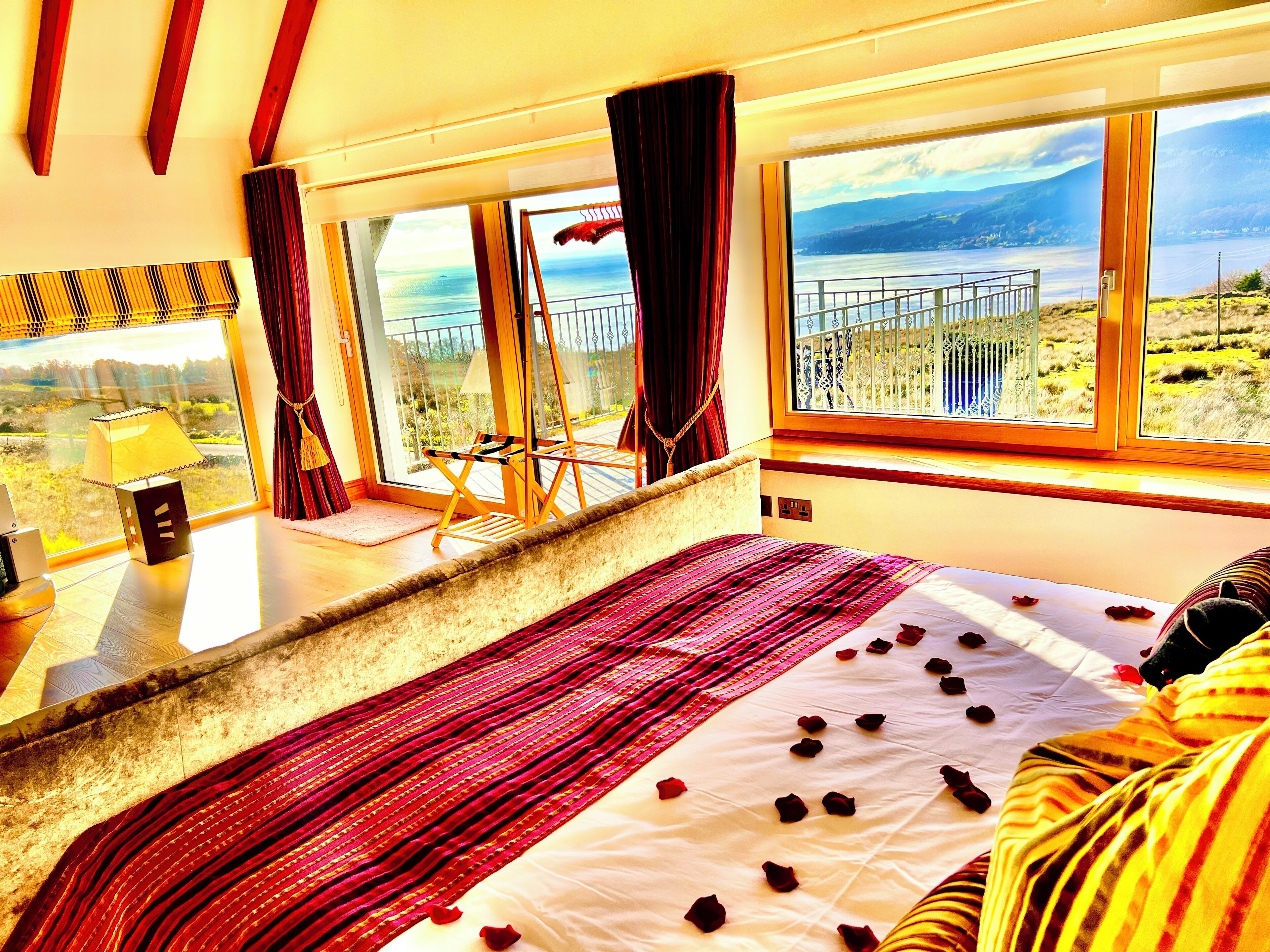 2 habitaciones, caja de seguridad en la habitación y escritorio 