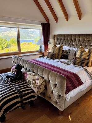 2 bedrooms, in-room safe, desk, iron/ironing board