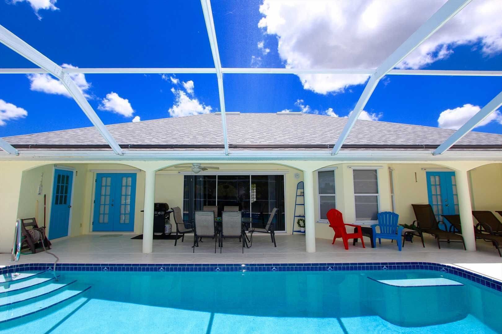 Villa Danby - Pretty Pool Home in Serene Area