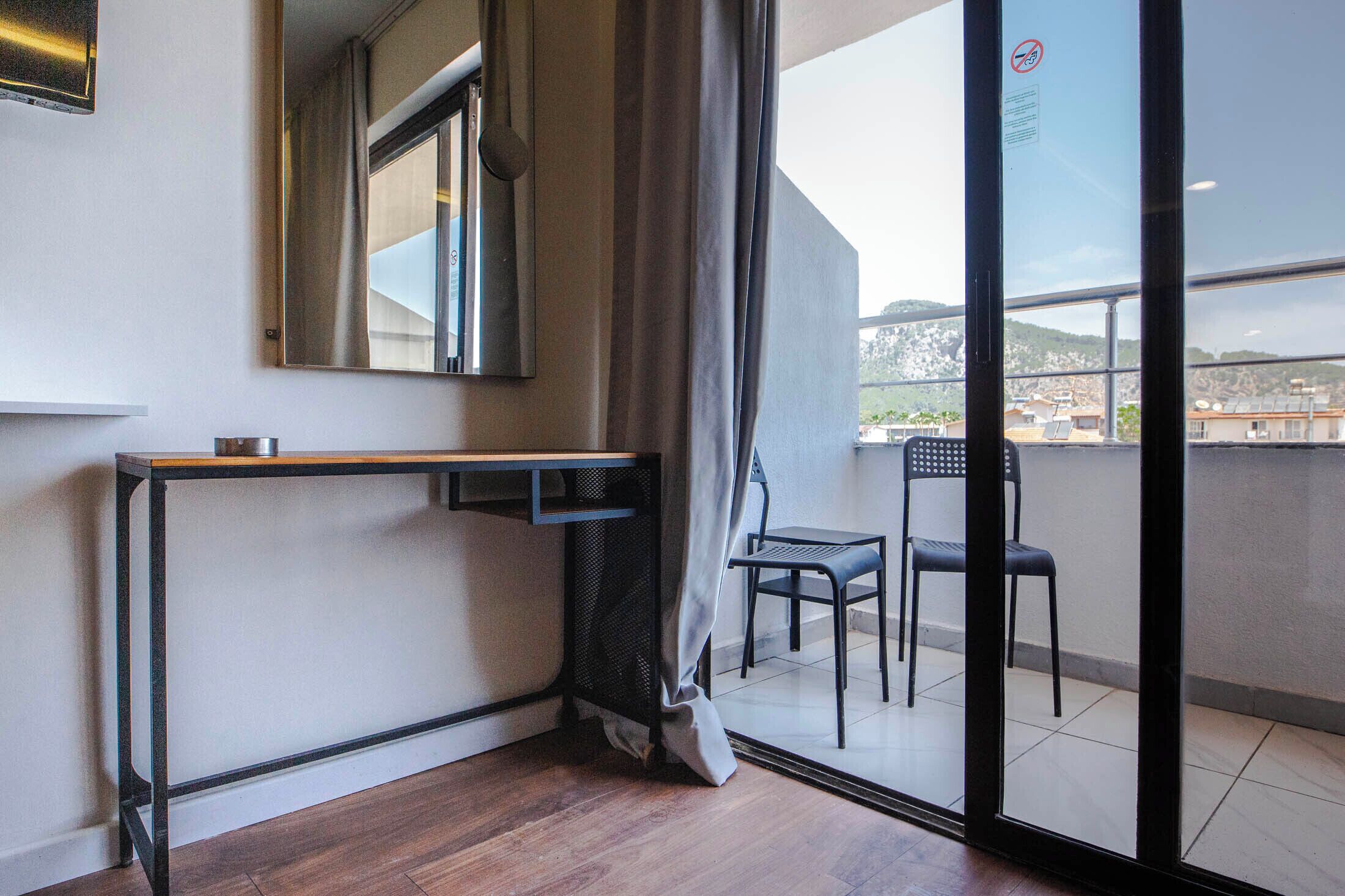 Exclusive Room | Minibar, individually decorated, individually furnished, desk