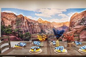 Townhouse, flere senger (Stargazer – Luxury Condo, Rooftop Vie) | Spiseområde