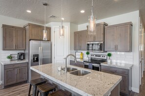 Stadtwohnung, Mehrere Betten (Stargazer – Luxury Condo, Rooftop Vie) | Eigene Küche | Kühlschrank, Mikrowelle, Ofen, Herdplatte