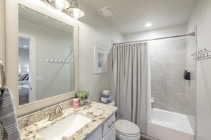 Townhome, Multiple Beds (Hermes Hideaway) | Bathroom