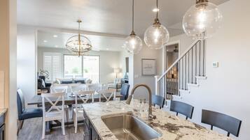 Townhome, Multiple Beds (Hermes Hideaway) | Private kitchen | Fridge, microwave, oven, electric kettle