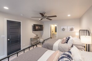 Townhome, Multiple Beds (Hermes Hideaway)