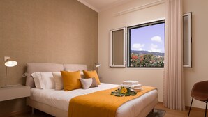 4 Schlafzimmer, Schreibtisch, Bügeleisen/Bügelbrett, Reisekinderbett