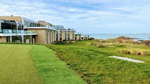 Exterior - Charming Townhouse in Dinard-St Enogat – Steps from the Beach & Thalasso (Dinard)