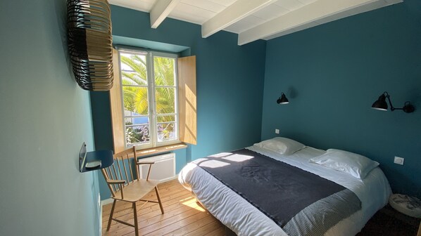 3 Schlafzimmer, Schreibtisch, Bügeleisen/Bügelbrett, Reisekinderbett