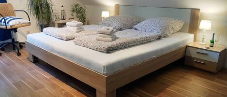 2 bedrooms, desk, iron/ironing board, WiFi