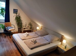 2 Schlafzimmer, Schreibtisch, Reisekinderbett, kostenloses WLAN