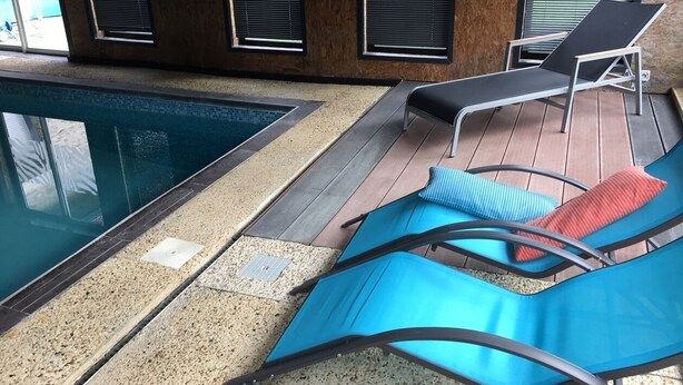 A poolside area with lounge chairs and a small pool. - Standard double room "B" (Bruyères-et-Montbérault)