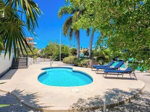 Unclassified image, 3 of 50, button