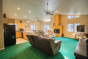 TV, fireplace - Family quiet retreat, near hiking:Pinetop Paradise (Pinetop)