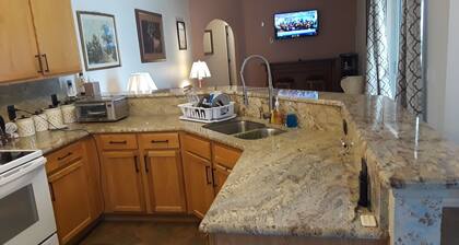 Beautiful 4 BR/2BA Private Pool Home Near Weeki Wachee Springs