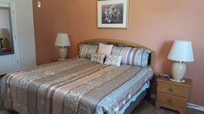 4 dormitoris, planxa i posts de planxar, wifi i roba de llit 