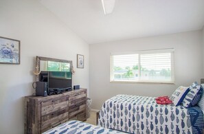 3 slaapkamers, een strijkplank/strijkijzer, gratis wifi, beddengoed
