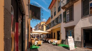 Exterior - In pedestrianised Funchal Old Town | Taberna Apt 5 (Funchal)