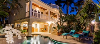 Luxurious, Elegant Home, Waterfront
With Dockage