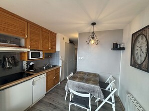 Microwave, stovetop, dishwasher, coffee/tea maker