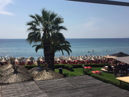 Pink White Marathon Villa 5' to beach