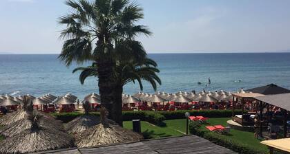 Pink White Marathon Villa 5' to beach