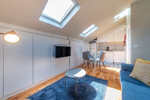 TV - Classy Modern apartment in downtown Lisbon center - new to Vrbo (Lisboa)
