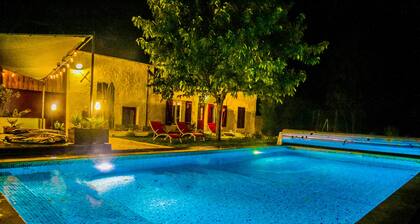 Exceptional longhouse with pool and spa in the heart of the Loire Valley Castles