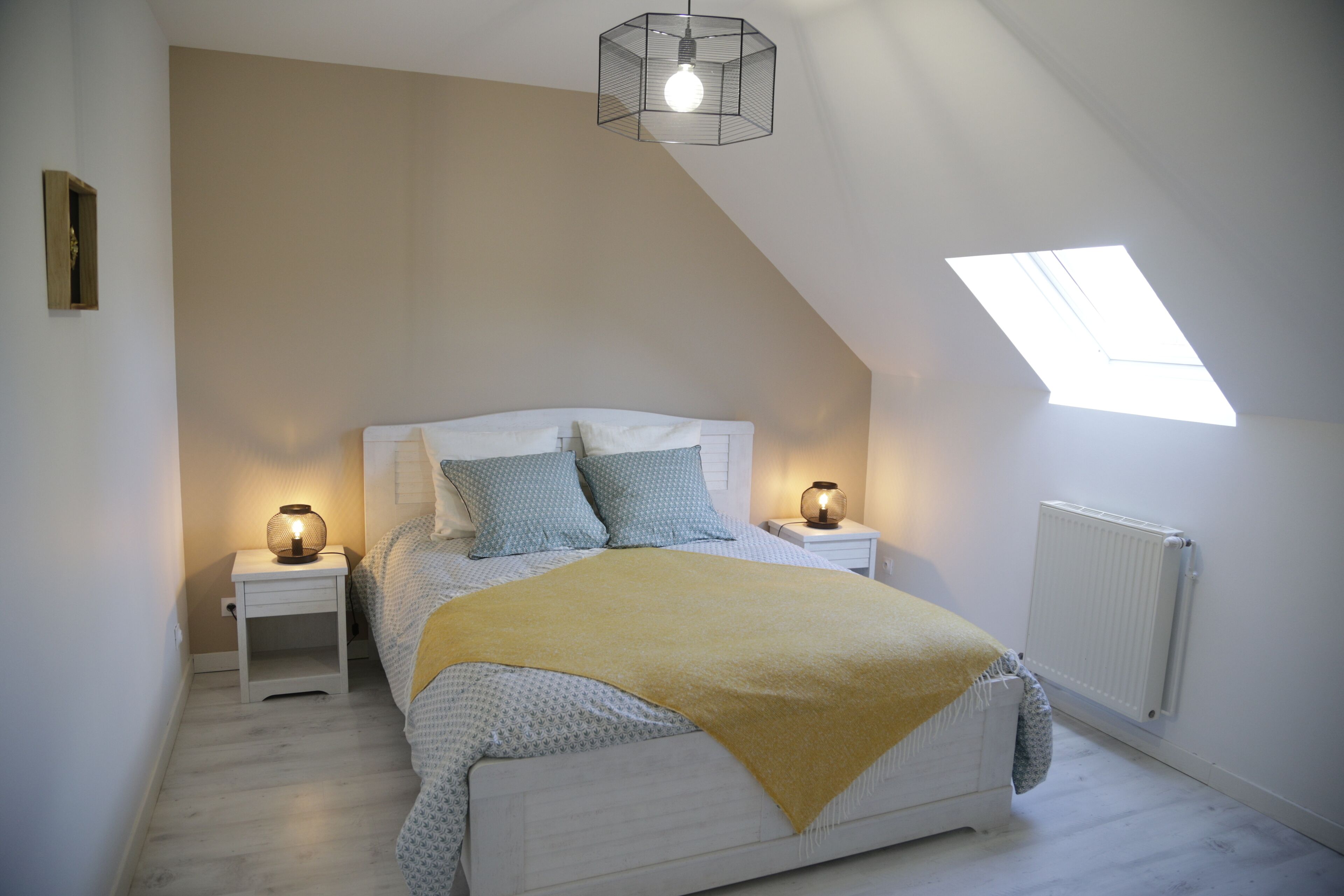 4 habitaciones, tabla de planchar con plancha y cuna de viaje 