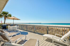 Property grounds - Beautiful Hot Tub 1 Level Home Right on the Beach, right by Pier Park! Sleeps 12 (PANAMA CITY BEACH)