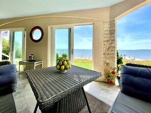 Interior - Luxurious Waterfront Retreat: Unwind in Hamptons Paradise (The Hamptons)