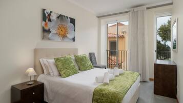 2 bedrooms, desk, iron/ironing board, WiFi