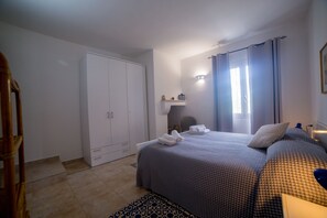 3 bedrooms, blackout curtains, iron/ironing board, free WiFi