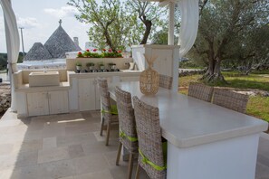 Outdoor dining - Holiday home with air conditioning, WIFI AND PRIVATE PARKING (Ostuni)