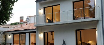 Close to the market, house in quiet garden. A haven of greenery. listed 4 ****