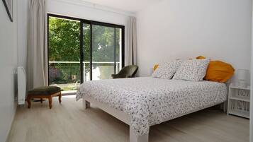 3 bedrooms, iron/ironing board, travel crib, free WiFi