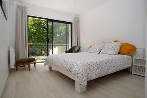 3 bedrooms, iron/ironing board, travel cot, free WiFi