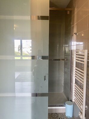 Shower, hair dryer - "A Quiberon Love" 1ch Pool and Near Thalasso (Quiberon)