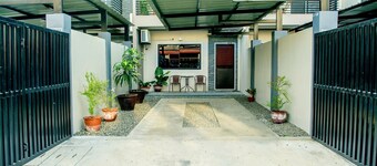 Mailz Haven Door 5 Modern 4BR apartment near SM