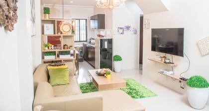 Mailz Haven Door 5 Modern 4BR apartment near SM