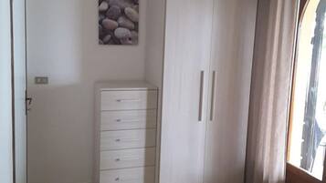 1 camera, culla da viaggio