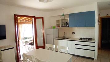 Fridge, stovetop, cookware/dishes/utensils, dining tables