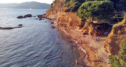 CHARMANTE VILLINO DEI PEDUCELLI DIRECTEMENT SUR LA MER!