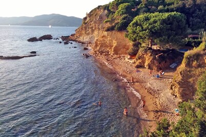 CHARMING VILLINO DEI PEDUCELLI DIRECTLY ON THE SEA!