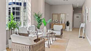 Interior - Mariners Club # 314  3 Bed 2.5 Bath Key Largo Beachfront Luxury Ocean views and 3 bedroom 2.5 bath condo (Key Largo)