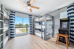 4 bedrooms, iron/ironing board, free WiFi, bed sheets - DOG FRIENDLY! EAST SIDE OF DUPLEX, PRIVATE BALCONY - BEACHBALL PROPERTIES (Gulf Shores)
